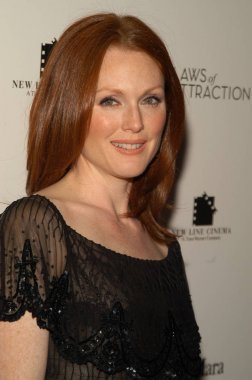 Aktris Julianne Moore Loews Astor Plaza Nisan'da New Line Cinema's Laws Of Attraction dünya prömiyeri gösterimine katıldı 22, 2004 New York'ta.