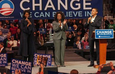 Michelle Obama, Oprah Winfrey, Barack Obama Barack Obama Campaign Rallisi için Demokrat Cumhurbaşkanlığı birincil Oprah Winfrey, Verizon Wireless Arena, Manchester, NH, Aralık 09, 2007 için katılım. Fotoğraf: Kristin Callahan/Everett Collec