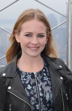 Britt Robertson Empire State Building En Uzun Ride Cast için bir kamu görünümde, Empire State Binası, New York, Ny Nisan 9, 2015. Fotoğraf: Kristin Callahan / Everett Koleksiyonu
