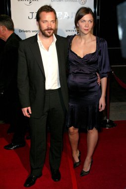 Peter Sarsgaard ve Maggie Gyllenhaal Jarhead prömiyeri için gelen, Arclight Hollywood Sineması, Los Angeles, CA, Ekim 27, 2005. Fotoğraf: Jeremy Montemagni/Everett Collection