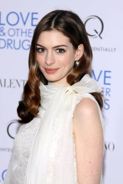 Anne Hathaway aşk ve diğer Ilaçlar prömiyeri, Yöneticiler Guild of America (DGA) Tiyatrosu, New York, NY Kasım 16, 2010 için gelenler. Fotoğraf: Rob kim/Everett Collection