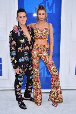 Jeremy Scott, Stella Maxwell 2016 Mtv Video Müzik Ödülleri Vmas için gelenler - Arrivals 2, Madison Square Garden, New York, Ny Ağustos 28, 2016. Fotoğraf: Steven Ferdman / Everett Koleksiyonu