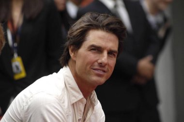 Tom Cruise Jerry Bruckheimer için basın toplantısında Graumans Çin Tiyatrosu, Graumans Çin Tiyatrosu, Los Angeles, CA Mayıs 17, 2010 için handprints ve Footprints ekler. Fotoğraf: Michael Germana/Everett Collection 
