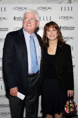 Phil Donahue, Marlo Thomas Weinstein Company, Loews Lincoln Square Theater, New York, Ny, Ekim 30, 2005 tarafından Derailed Premiere için gelenler. Fotoğraf: Gregorio Binuya /Everett Collection