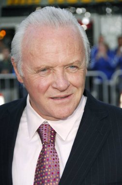Anthony Hopkins Kırık Premiere için gelenler, Westwood Mann's Village Tiyatrosu, Los Angeles, Ca, Nisan 11, 2007. Fotoğraf: Michael Germana / Everett Koleksiyonu