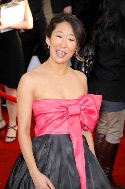 Sandra Oh gelenler için gelenler-44 yıllık ekran aktörler Guild Ödülleri (sag), Shrine Auditorium & Exposition Merkezi, Los Angeles, CA, Ocak 27, 2008. Fotoğraf: Michael Germana/Everett Collection