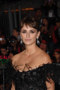 Penelope Cruz (Chopard küpe giyiyor) Karayip Korsanları için gelenler: Stranger Tides Premiere On, Disneyland, Anaheim, Ca Mayıs 7, 2011. Fotoğraf: Michael Germana / Everett Koleksiyonu