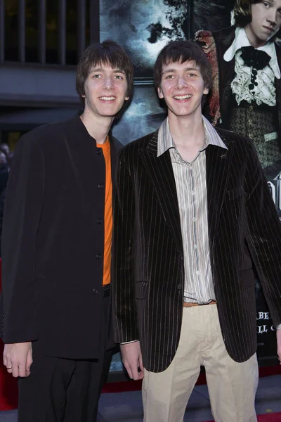 James Phelps Oliver Phelps Arrivals Harry Potter Goblet Fire Premiere — Foto de Stock