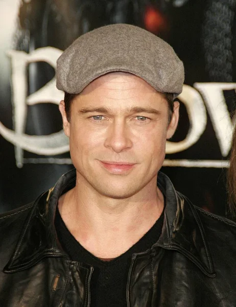 Brad Pitt Bij Aankomsten Voor Beowulf Premiere Westwood Village Theater — Stockfoto