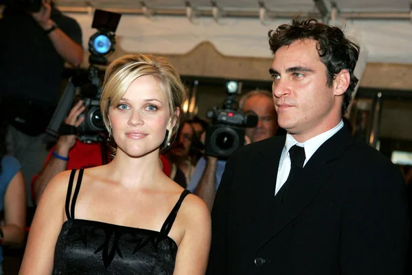 Reese Witherspoon Joaquin Phoenix Las Llegadas Para Walk Line Estreno —  Fotos de Stock