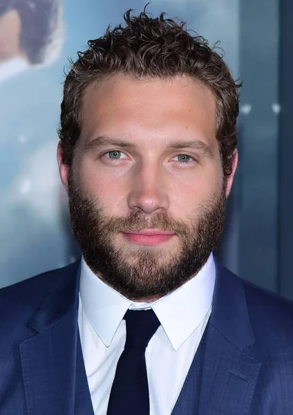 Jai Courtney 在到达的发散系列 叛乱首演 齐格费尔德剧院 2015年3月16日 照片由 格雷戈里奥 比努亚 埃弗雷特收藏 — 图库照片