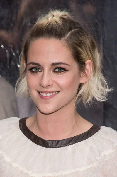 Kristen Stewart Närvaro För Cafe Society Premiere Paris Theater New — Stockfoto