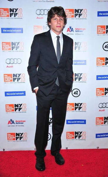 Jesse Eisenberg Agli Arrivi 48Th New York Film Festival Opening — Foto Stock