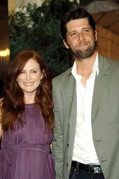 Julianne Moore Bart Freundlich Arrivals Premiere Trust Man Chelsea West — Foto de Stock