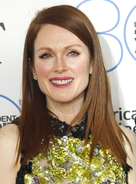 Julianne Moore Las Llegadas Para Los 30Th Film Independent Spirit — Foto de Stock