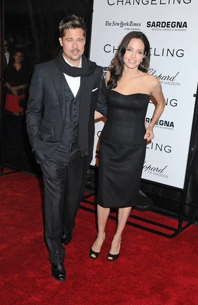 Brad Pitt Angelina Jolie Wearing Versace Dress Sergio Rossi Shoes — Stock Photo, Image