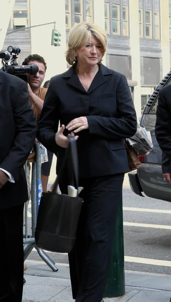 Марта Стюарт Прибув Федерального Суду Манхеттені Винесення Липня 2004 Нью — стокове фото