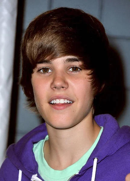 Justin Bieber Docházce 2009 Den Dětí Které Předložila Hess Usta — Stock fotografie