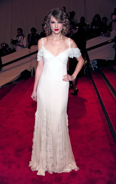 Taylor Swift Mengenakan Gaun Oleh Ralph Lauren Arrival Part American — Stok Foto