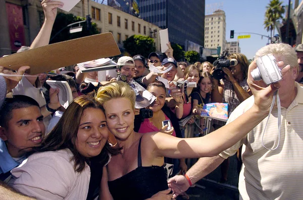 Charlize Theron Tijdens Inductie Ceremonie Voor Star Hollywood Walk Fame — Stockfoto