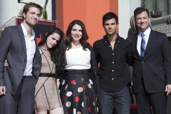 Robert Pattinson Kristen Stewart Taylor Lautner Stephenie Meyer Jimmy Kimmel — Stock Photo, Image