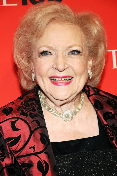 Betty White Llegada Time 100 Most Influential People Gala Anual — Foto de Stock