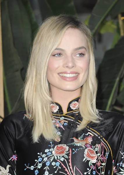 Margot Robbie Bei Der Ankunft Für Die Legendäre Tarzan Premiere — Stockfoto