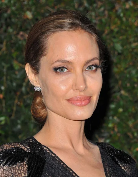 Angelina Jolie Przylotach 2013 Gubernatorzy Awards Kolacja Ray Dolby Ballroom — Zdjęcie stockowe