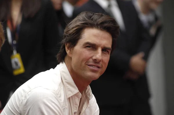 Tom Cruise Sajtótájékoztatón Jerry Bruckheimer Kéznyomatokat Lábnyomok Graumans Kínai Színház — Stock Fotó