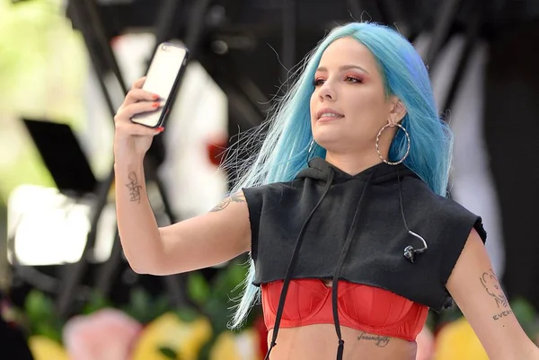 Halsey Stage Nbc Today Show Concert Halsey Rockefeller Plaza New — Stock Photo, Image