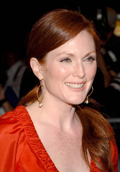 Julianne Moore Przy Przyjazdów Prizewinner Defiance Ohio Premiere Loews Lincoln — Zdjęcie stockowe