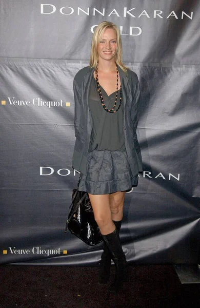 Uma Thurman Przyjazdy Dla Donna Karan Gold Fragrance Launch Party — Zdjęcie stockowe