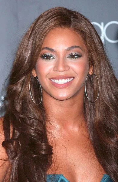 Beyonce Know Beim Auftritt Store Für Emporio Armani Diamonds Parfüm — Stockfoto