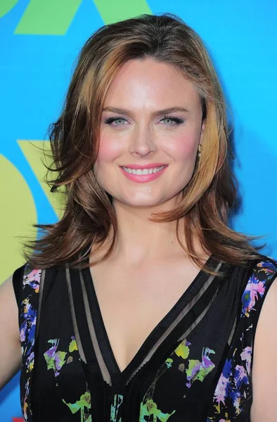 Emily Deschanel Przy Przyjazdów Fox 2014 Programowanie Prezentacja Fanfront Przyjazd — Zdjęcie stockowe