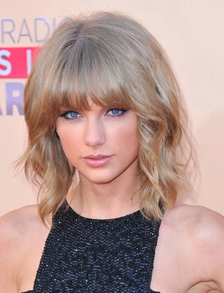 Taylor Swift Beérkezések 2015 Iheartradio Music Awards Rész Kegyhely Előadóterem — Stock Fotó
