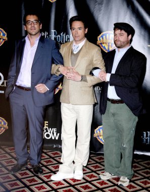 Todd Phillip, Robert Downey Jr, Zach Galifianakis Wb Showest Party için gelenler, Paris Hotel, Las Vegas, Nv Mart 18, 2010. Fotoğraf: Mora /Everett Collection