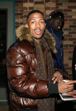 Nick Cannon (Louis Vuitton eşarp giyen) dışarı ve thu hakkında - Sundance Film Festivali Candids, Park City, Park City, Ut, Ocak 15, 2009. Fotoğraf: James Atoa / Everett Koleksiyonu
