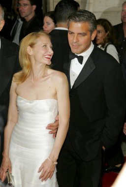 George Clooney Iyi geceler için gelen ve Iyi şanslar New York Film Festivali prömiyeri, Avery Fisher Hall Lincoln Center, New York, NY, 23 Eylül 2005. Fotoğraf: Gregorio Binuya/Everett Collection