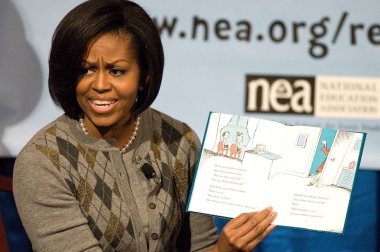 First Lady Michelle Obama Ulusal Eğitim Derneği için bir kamu görünümde (Nea) Amerika Günü Kick Off Across Okuyun, Kongre Kütüphanesi, Washington, Dc Mart 2, 2010. Fotoğraf: Stephen Boitano / Everett Koleksiyonu