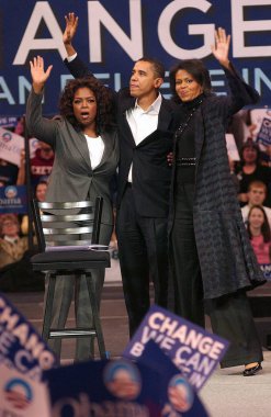 Oprah Winfrey, Barack Obama, Michelle Obama Barack Obama kampanya Rallisi için Demokrat Cumhurbaşkanlığı birincil Oprah Winfrey, Verizon Wireless Arena, Manchester, NH, Aralık 09, 2007 için katılım. Fotoğraf: Kristin Callahan/Everett Collec