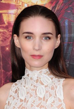 Rooney Mara Pan Premiere için gelenler, Ziegfeld Tiyatrosu, New York, Ny Ekim 4, 2015. Fotoğraf: Gregorio T. Binuya / Everett Koleksiyonu