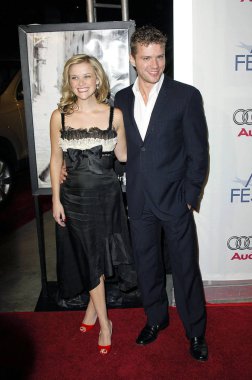 Reese Witherspoon, Ryan Phillippe gelenler at Line Premiere Walk In afi Fest 2005 açılış gecesi gala, Arclight Hollywood Cinerama Dome, Los Angeles, CA, Kasım 03, 2005. Fotoğraf: Michael Germana/Everett Collection