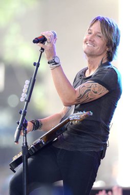 Keith Urban on stage for NBC Today Show Concert with Keith Urban, Rockefeller Plaza, New York, NY August 7, 2015. Photo By: Kristin Callahan/Everett Collection