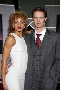 Michelle Hurd, Garret Dillahunt No Country For Old Men Premiere, El Capitan Tiyatrosu, Los Angeles, Ca, Kasım 04, 2007 için gelenler. Fotoğraf: Michael Germana / Everett Koleksiyonu