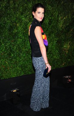 Chanel onuncu yıllık Tribeca Film Festivali sanatçılar akşam yemeği, Balthazar Restaurant, New York, NY Nisan 20, 2015 için gelen gelen Cobie Smulders (Chanel giyen). Fotoğraf: Gregorio T. Binuya/Everett Collection