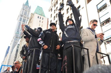 Jay-Z, Alex Rodriguez, Francisco Cervelli, Yankee için bir kamu görünüm de 2009 Dünya Serisi Ticker Tape Parade, Broadway şehir Manhattan, New York, Ny Kasım 6, 2009. Fotoğraf: Gregorio T. Binuya / Everett Koleksiyonu