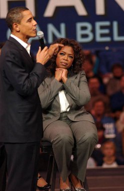 Barack Obama, Oprah Winfrey Barack Obama Campaign Rally için Demokrat Cumhurbaşkanlığı birincil Oprah Winfrey, Verizon Wireless Arena, Manchester, NH, Aralık 09, 2007 için katılım. Fotoğraf: Kristin Callahan/Everett Collection