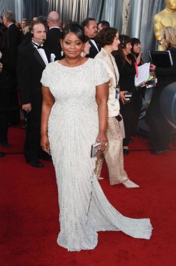 Octavia Spencer (Tadashi Shoji elbisesi giyiyor) 84 Yıllık Akademi Ödülleri için gelenler - Oscar 2012 - Arrivals 1, Hollywood & Highland Center, Los Angeles, Ca Şubat 26, 2012. Fotoğraf: Jef Hernandez / Everett Koleksiyonu