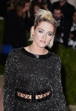 Kristen Stewart (Chanel giyiyor) Manus x Machina için gelenler de: Moda Teknoloji Bir Yaş Açılış Gecesi Kostüm Enstitüsü Yıllık Gala - Bölüm 3, Metropolitan Sanat Müzesi, New York, Ny Mayıs 2, 2016. Fotoğraf: Derek Storm / Everett Koleksiyonu