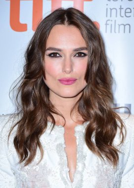 Keira Knightley Toronto Uluslararası Film Festivali'nde Taklit Oyun Prömiyeri için gelenler 2014, Princess of Wales Theatre, Toronto, Eylül'de 9, 2014. Fotoğraf: Gregorio Binuya / Everett Koleksiyonu